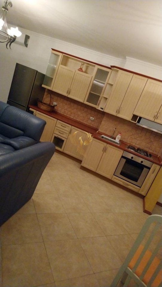Jepet me qira apartament 2+1 ne Qender