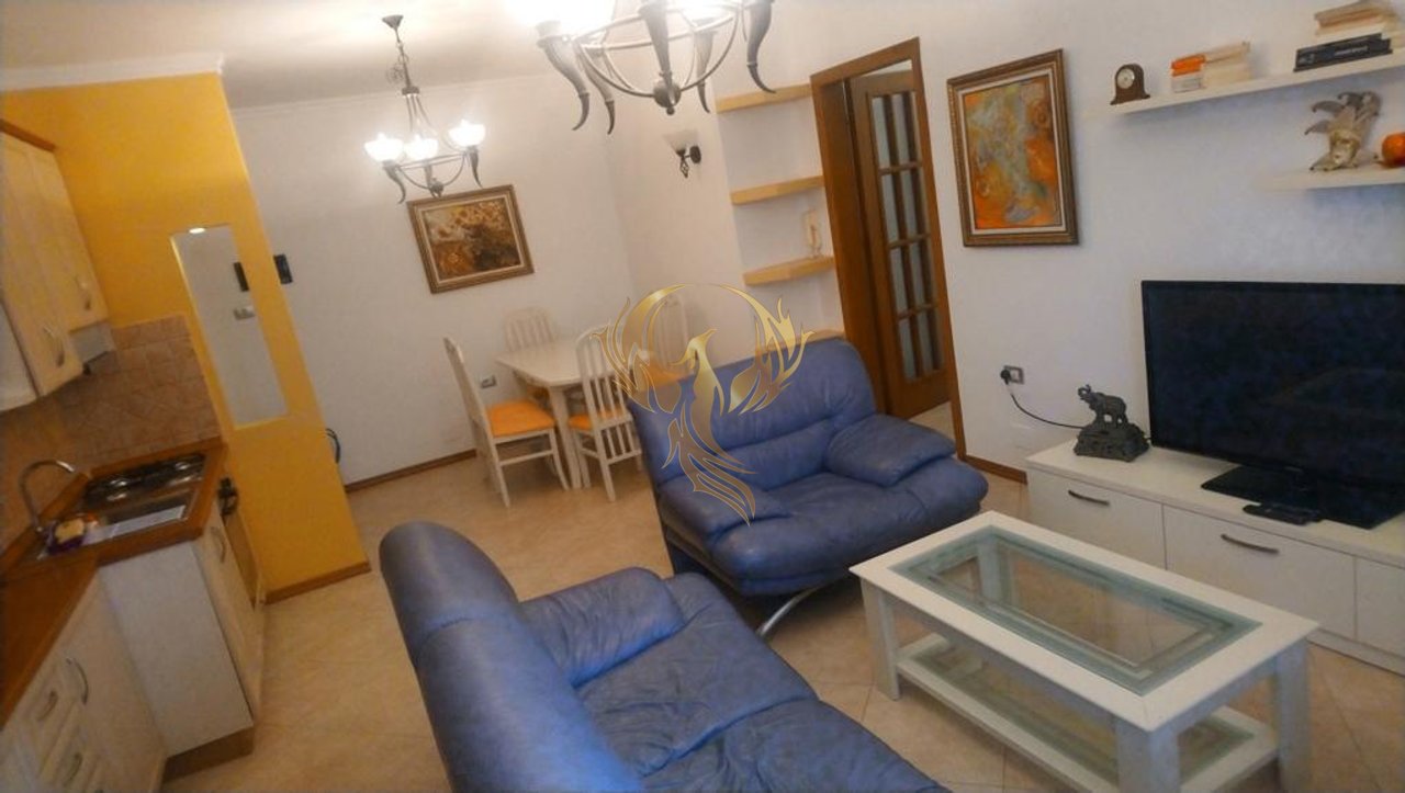 Jepet me qira apartament 2+1 ne Qender