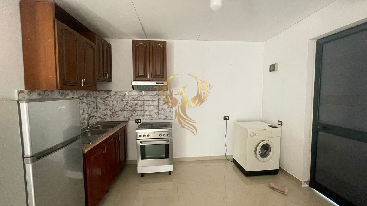 1+1 entrance for rent in Laprakë