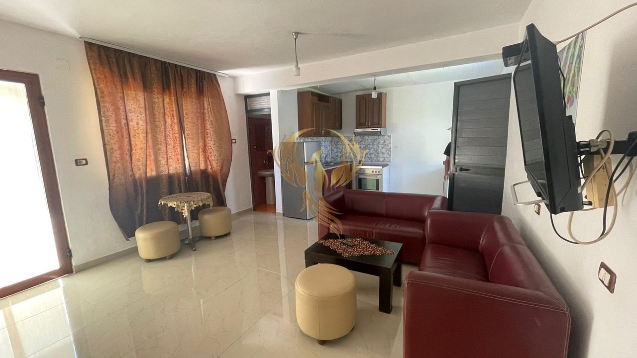 1+1 entrance for rent in Laprakë