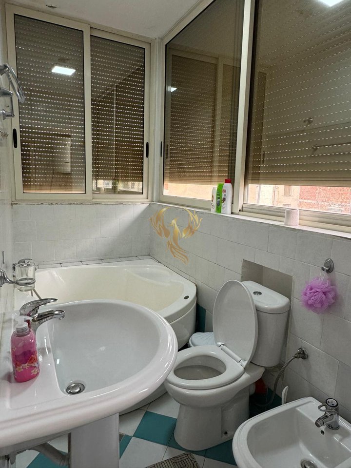 Jepet me qera apartament 1+1 tek Rruga e Durresit