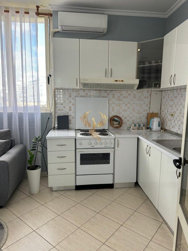 Jepet me qera apartament 1+1 tek Rruga e Durresit