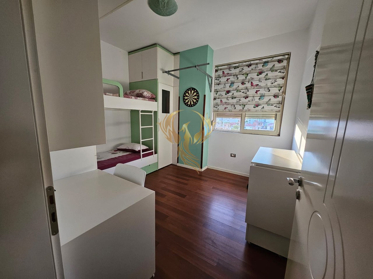 Jepet me qera apartament 2+1 ne rrugen Zenel Bastari, prane zones se Ish Frigoriferit ne Tirane.