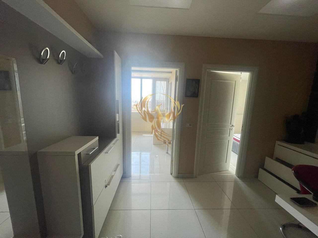 Jepet me qera apartament 3+1 i mobiluar ne Laprake prane Intesa San Paolo Bank