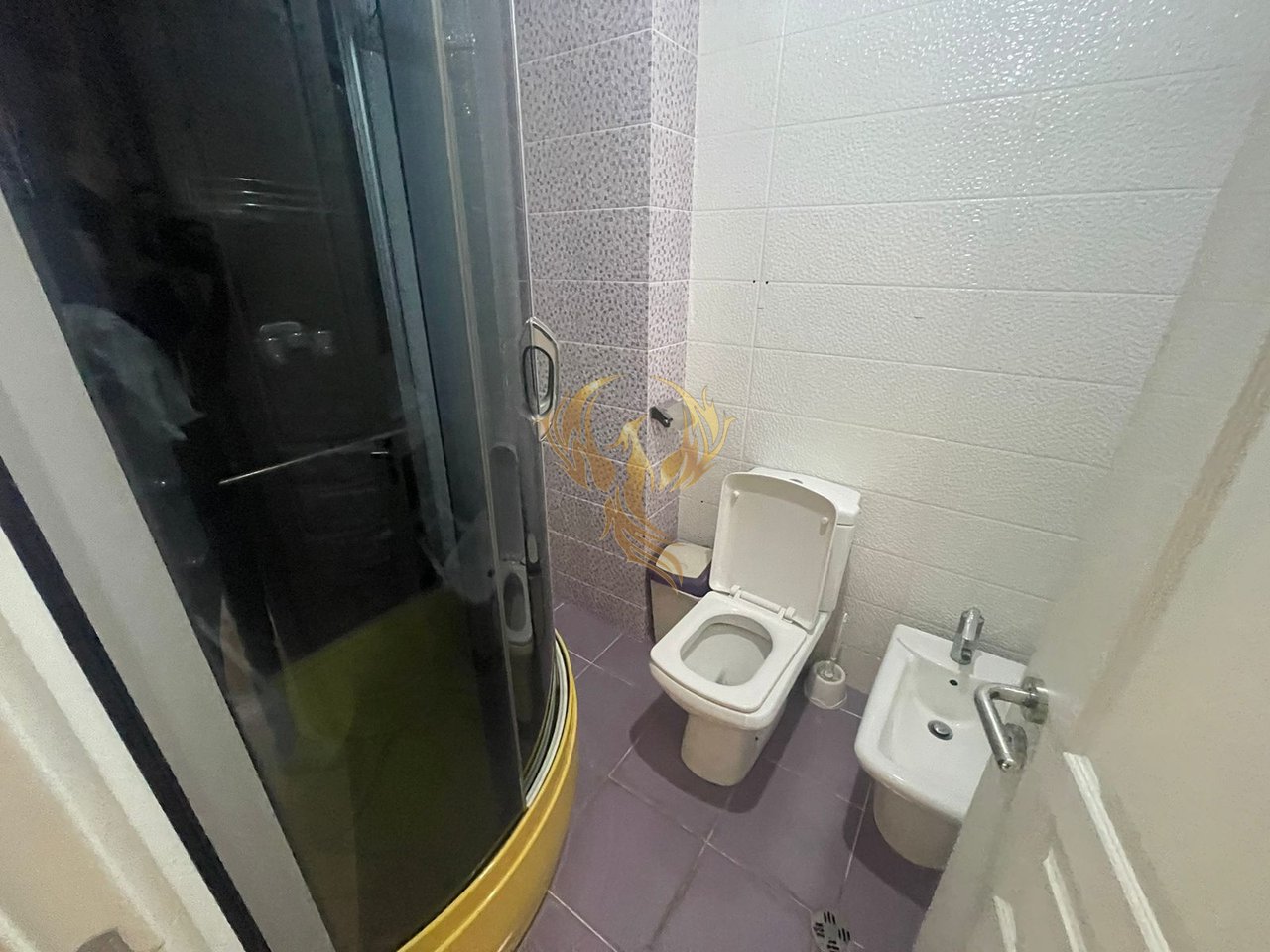Jepet me qera apartament 3+1 i mobiluar ne Laprake prane Intesa San Paolo Bank