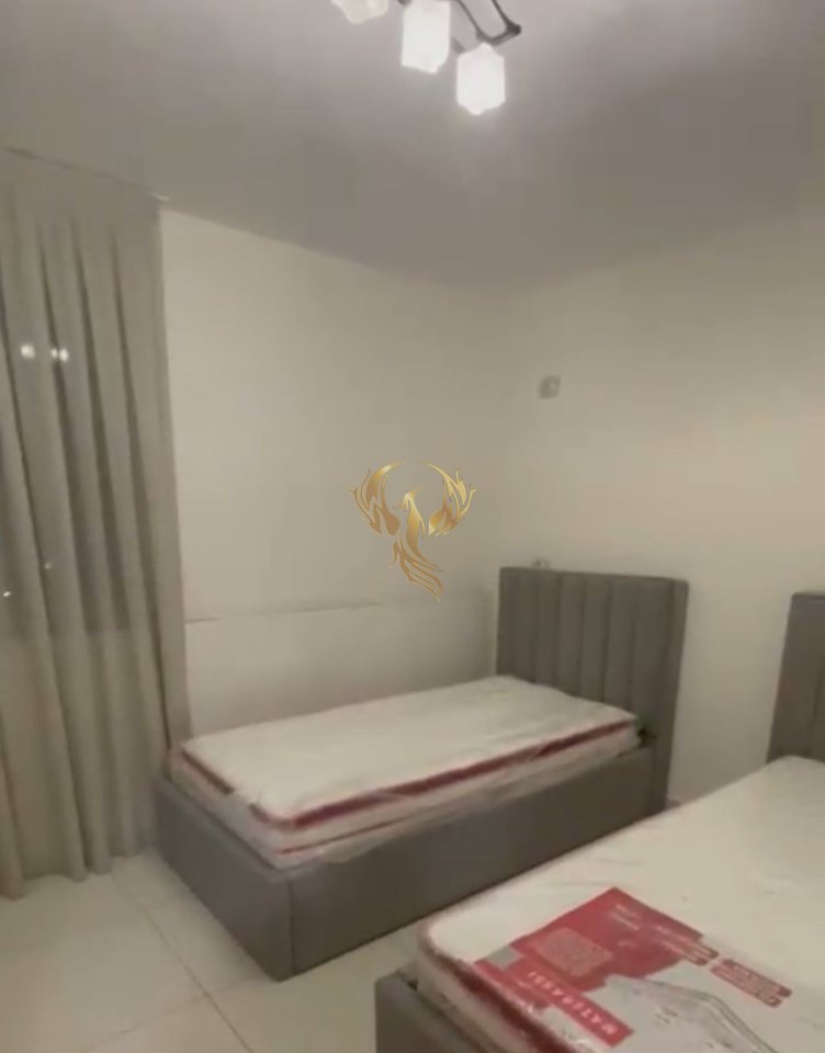 Jepet me qera apartament 3+1 i mobiluar ne Laprake prane Intesa San Paolo Bank