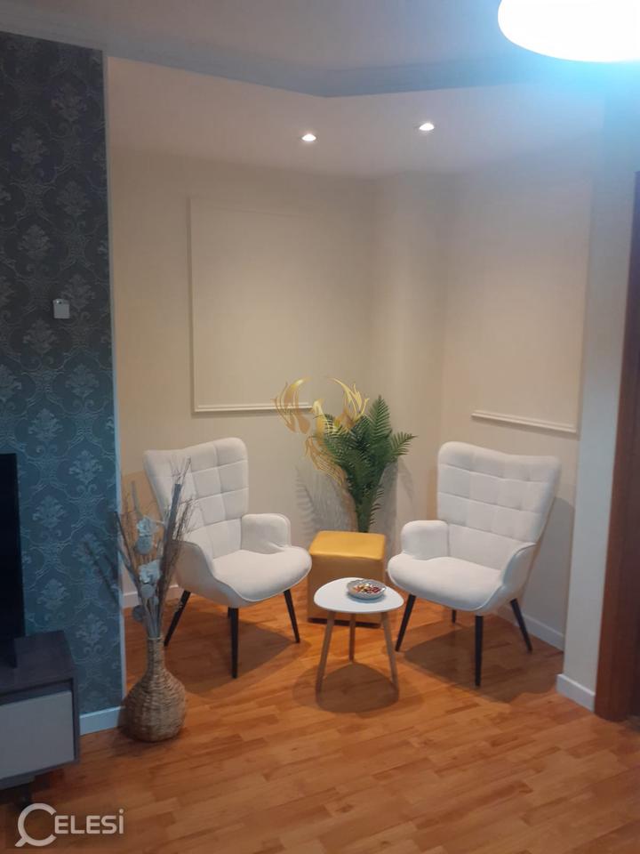 Jepet me qera apartament 1+1 perballe Fakultetit Juridik