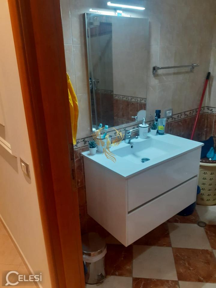 Jepet me qera apartament 1+1 perballe Fakultetit Juridik