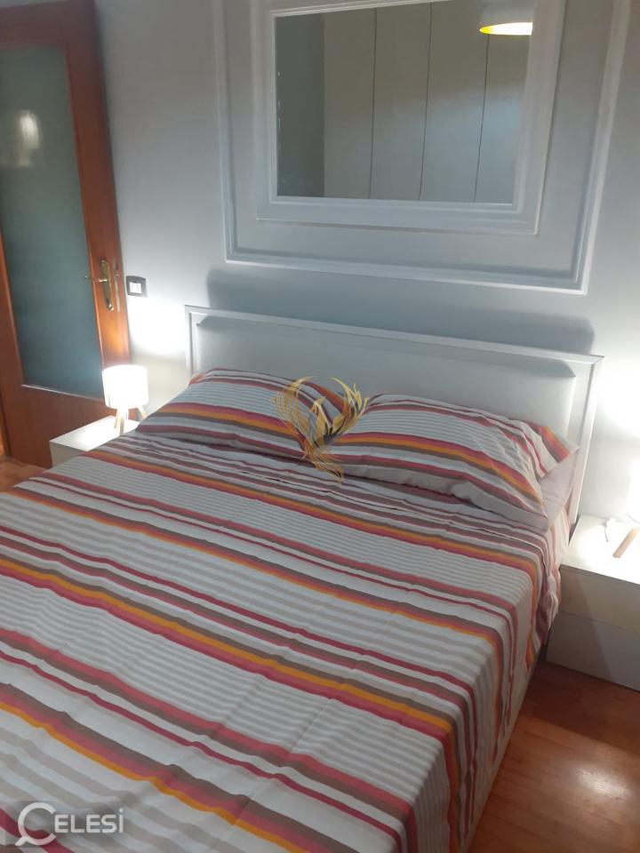 Jepet me qera apartament 1+1 perballe Fakultetit Juridik