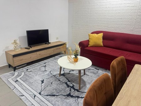 Jepet me qera apartament 1+1 Tek Selvia