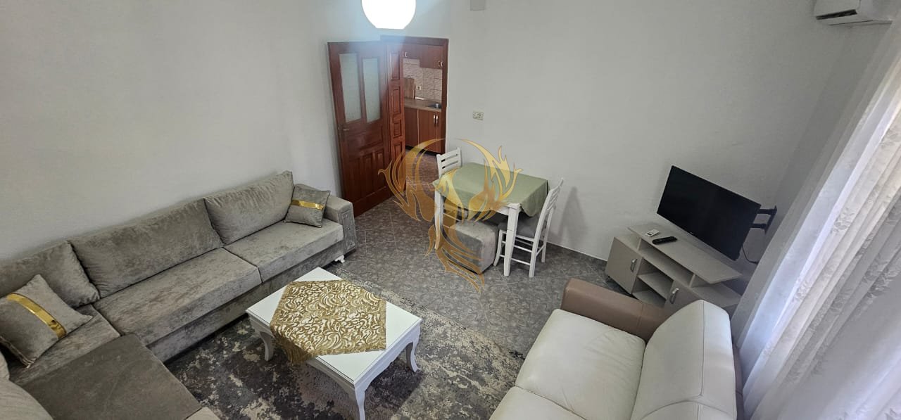 For rent: entrance 1+1+parking space at the former park.