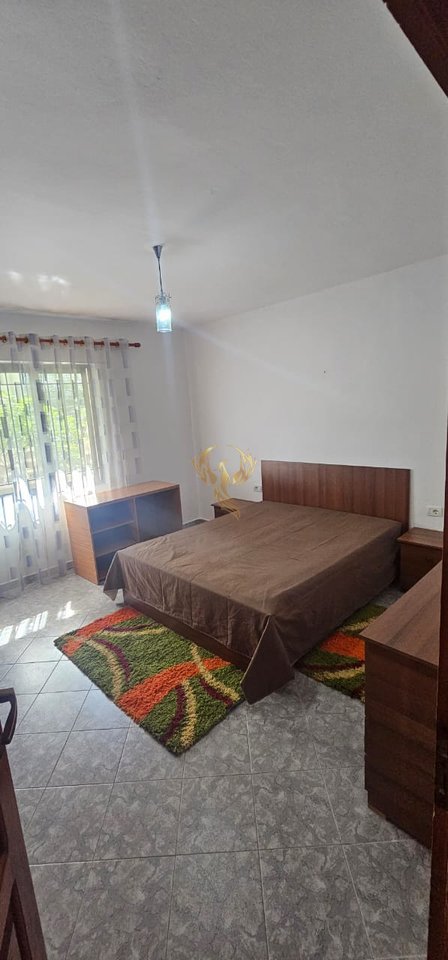 For rent: entrance 1+1+parking space at the former park.
