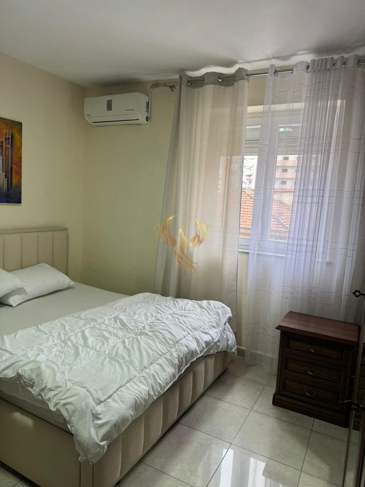Jepet me qera apartament 1+1 Tek Selvia