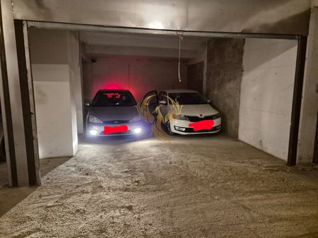 📍 Shiten 2 Poste Parkimi në Astir – Pranë Bizal Shop