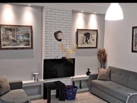 Jepet me qera apartament 2+1 në Yzberisht