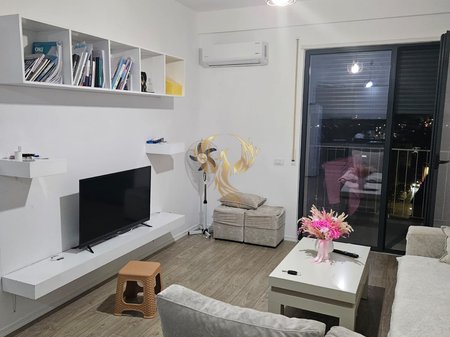 Jepet me qera apartament 1+1+Bllk Ne Xhamllik