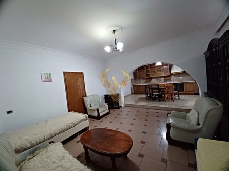 Affittasi ingresso 2+1 a Kinostudio