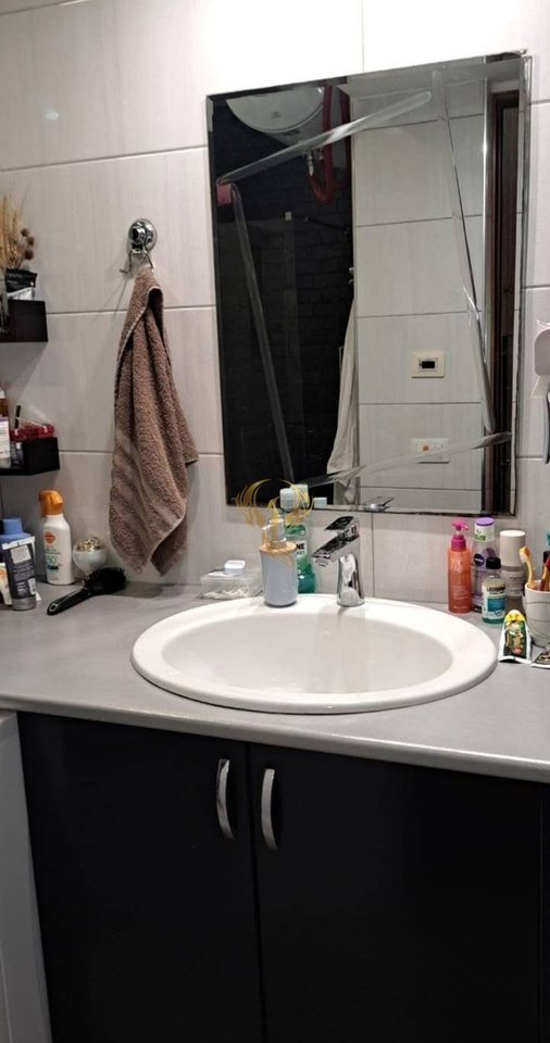 Jepet me qera apartament 2+1 në Yzberisht
