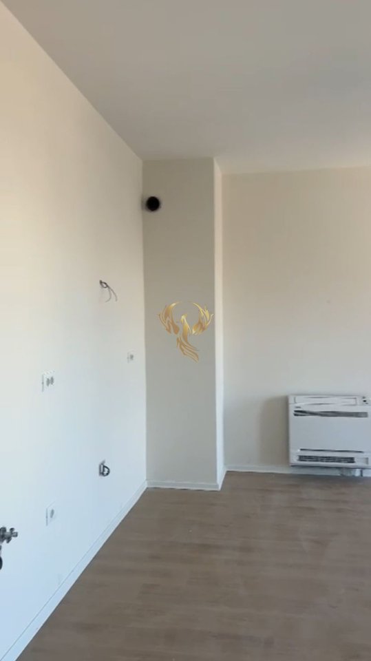 Si affitta ambiente 1+1+posto auto vicino alla Scuola Rossa