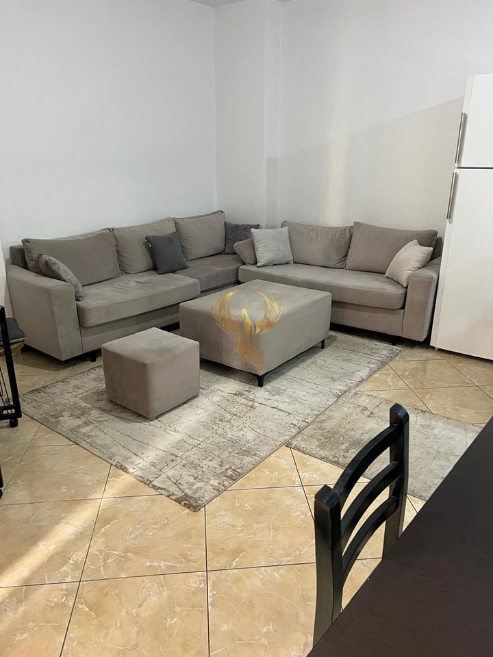 Jepet me qera apartament 1+1+Bllk ne Qender
