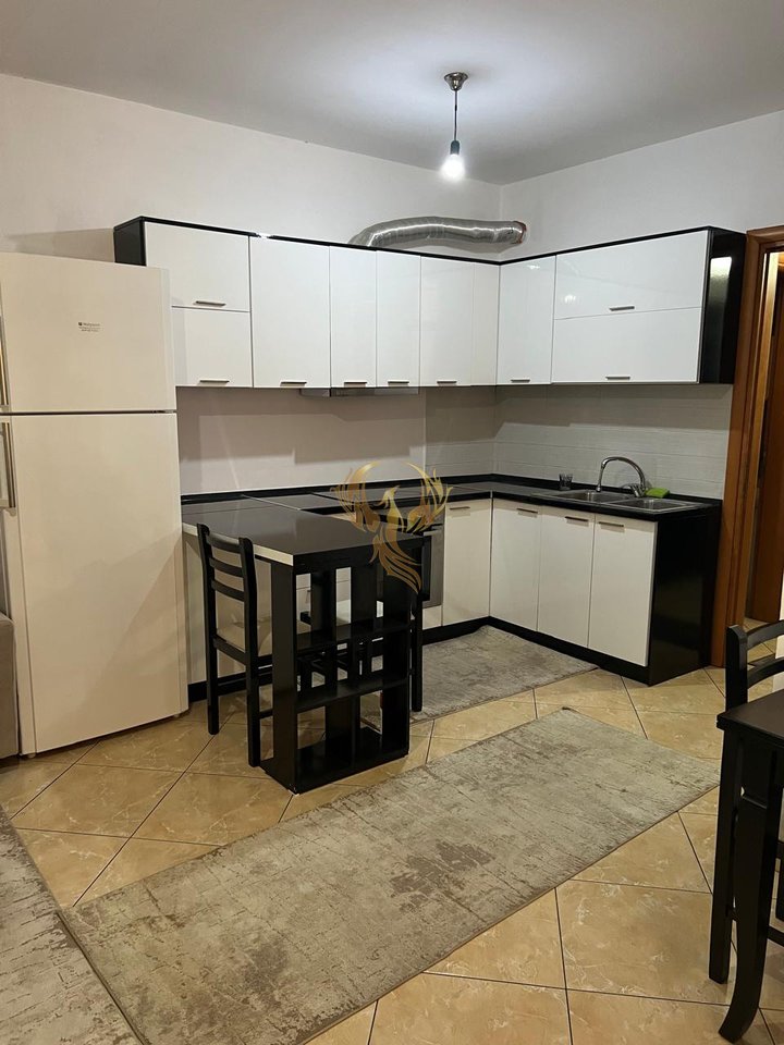 Jepet me qera apartament 1+1+Bllk ne Qender