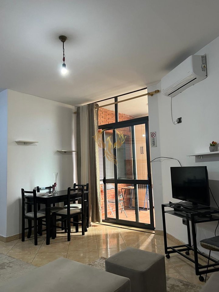 Jepet me qera apartament 1+1+Bllk ne Qender