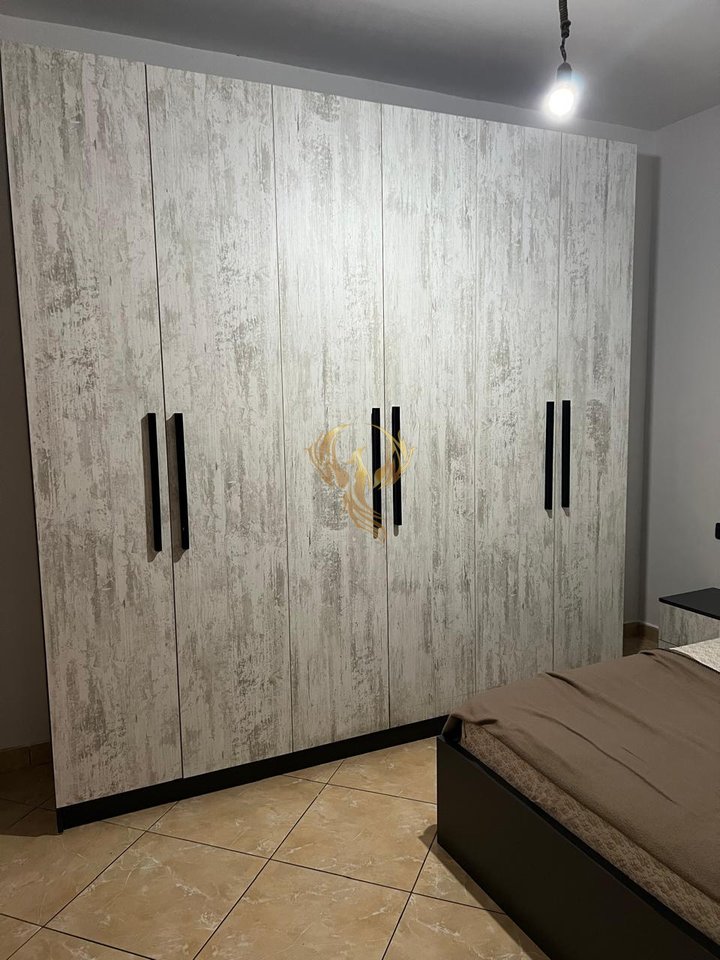 Jepet me qera apartament 1+1+Bllk ne Qender