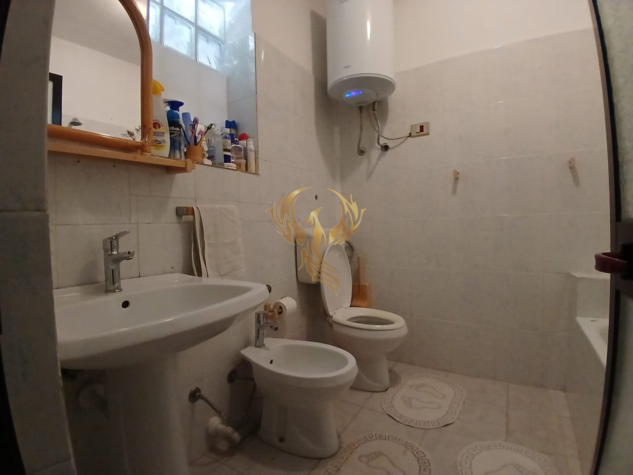 Jepet me qera hyrje kati 2 ne vile private prane Ish Frigoriferit