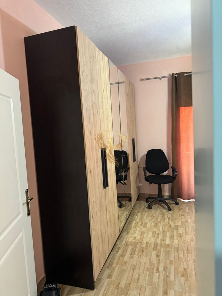 Jepet me qira hyrje 2+1+verande Qytet Student