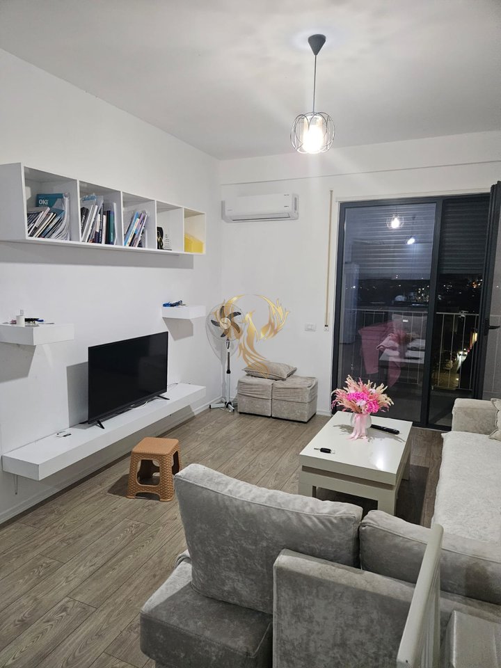 Jepet me qera apartament 1+1+Bllk Ne Xhamllik