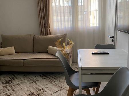 Jepet me qera Hyrje 1+1 tek Shkolla e Bashkuar