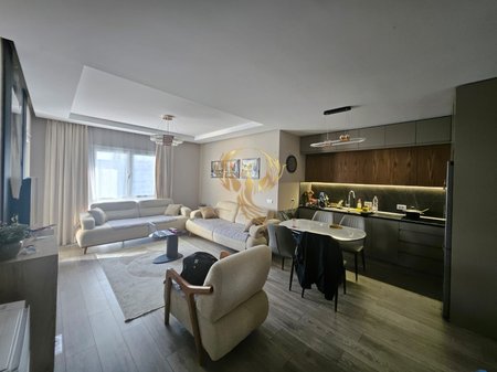 For rent: entrance 2+1+2 near the Old Customs.