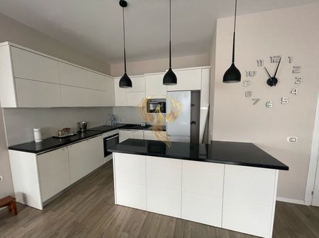 Jepet me qera Penthouse 2+1+2 e sapo mobiluar ne fresk tek Platea residence