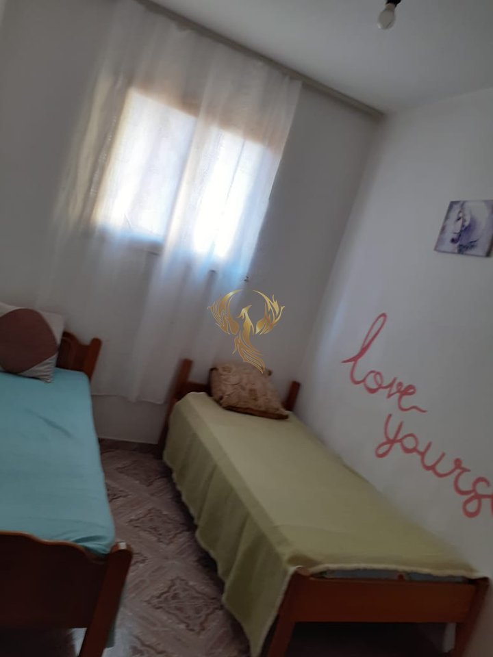 Jepet me qera Hyrje 2+1 te Rruga Bardhyl