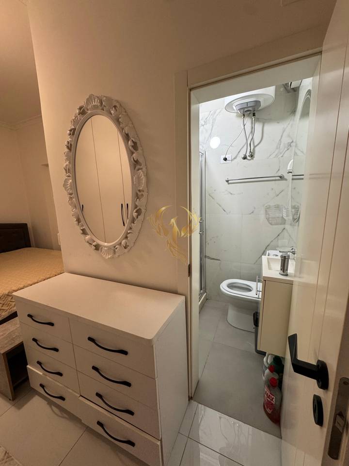 Jepet me qera Hyrje 1+1 tek Shkolla e Bashkuar