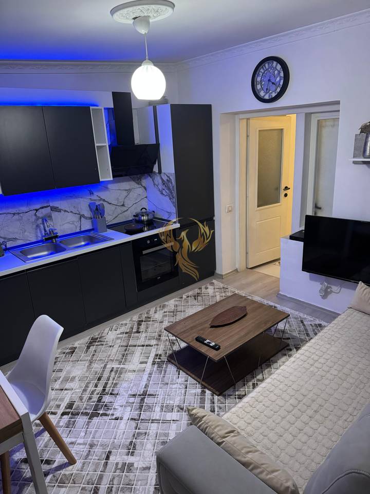 Jepet me qera Hyrje 1+1 tek Shkolla e Bashkuar