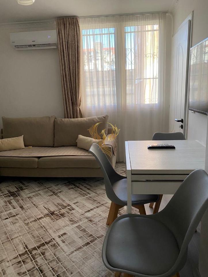 Jepet me qera Hyrje 1+1 tek Shkolla e Bashkuar