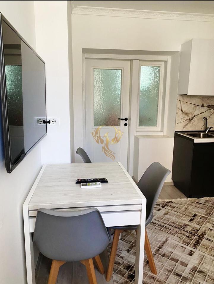 Jepet me qera Hyrje 1+1 tek Shkolla e Bashkuar