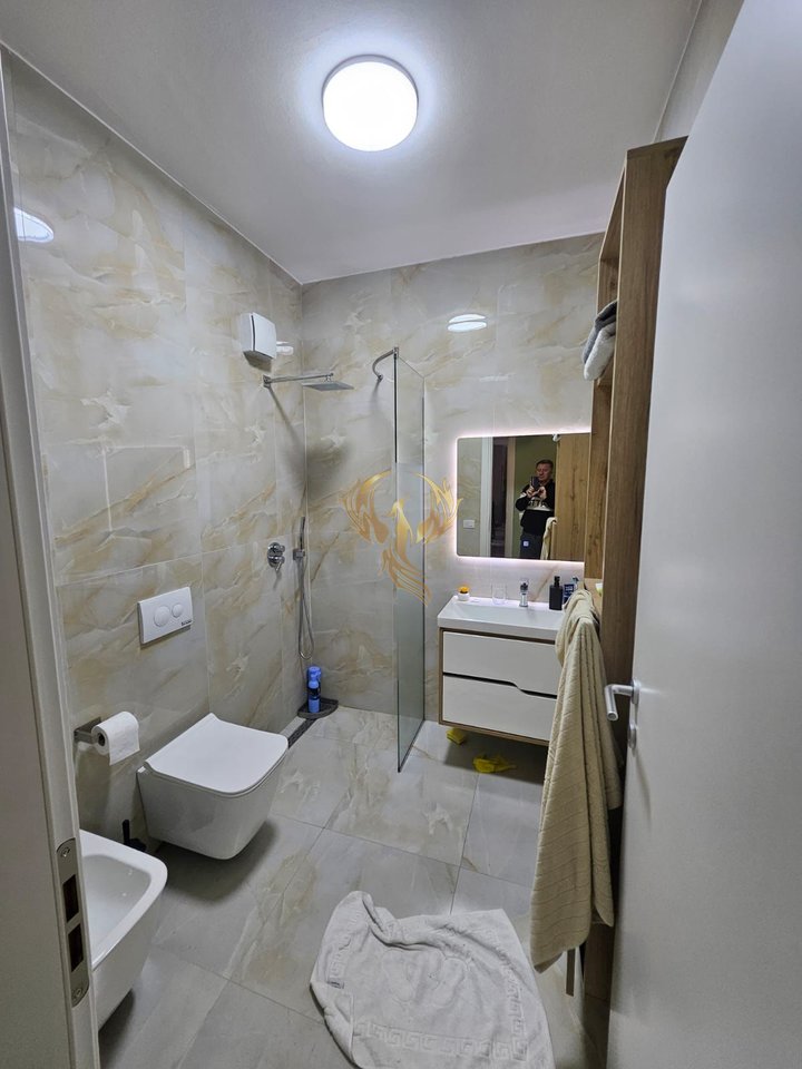 For rent: entrance 2+1+2 near the Old Customs.