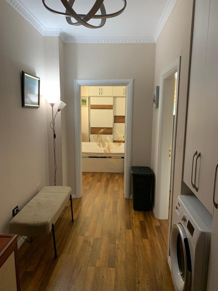 Jepet me qera Apartament 1+1 te Rruga e Elbasanit