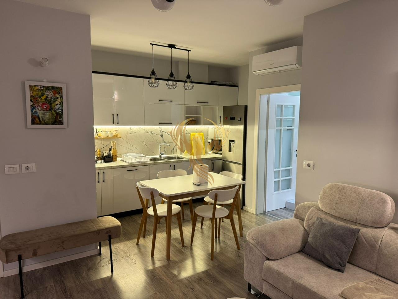 Jepet me qera Apartament 2+1 te Bulevardi Zogu I