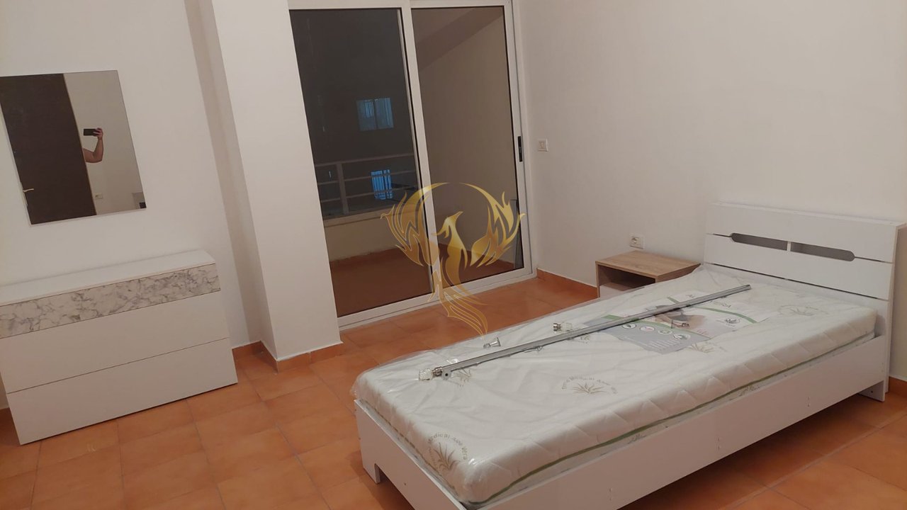 Jepet me qera Apartament 2+1+ kuzhine me vete, Astir