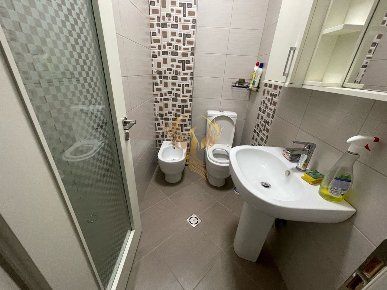 Jepet me qera Penthouse 2+1+2 e sapo mobiluar ne fresk tek Platea residence