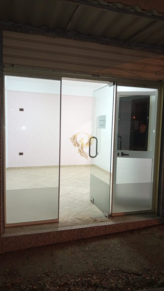 Locale commerciale in affitto a Vilat Gjermane