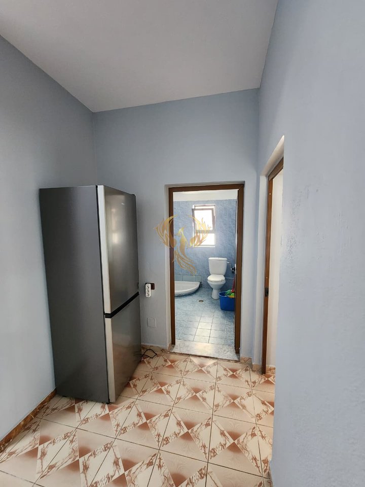 Jepet me qera Hyrje 2+1+ Bllk, Laprake