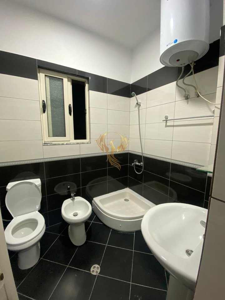 Jepet me qera hyrje 1+1 ne Laprake