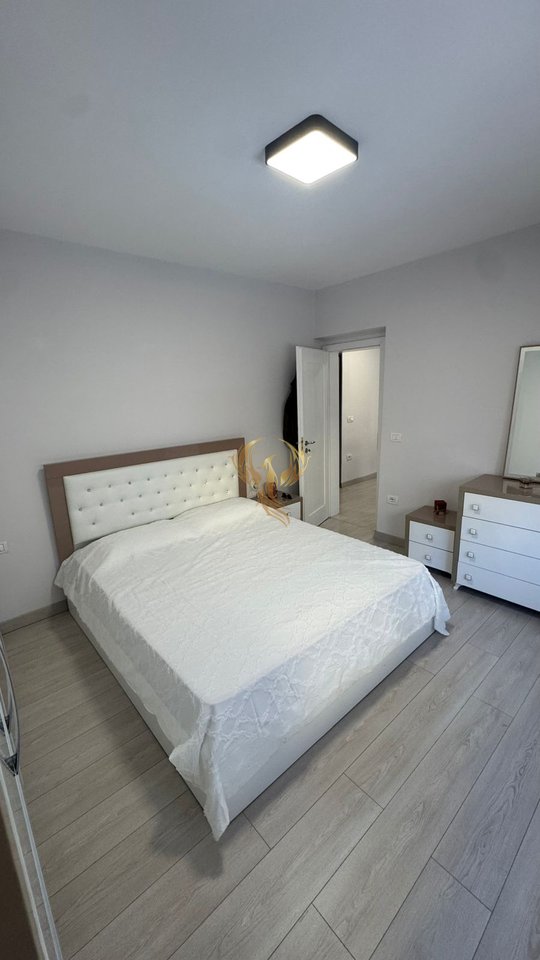 Jepet me qera Apartament 1+1+Bllk, tek Piramida