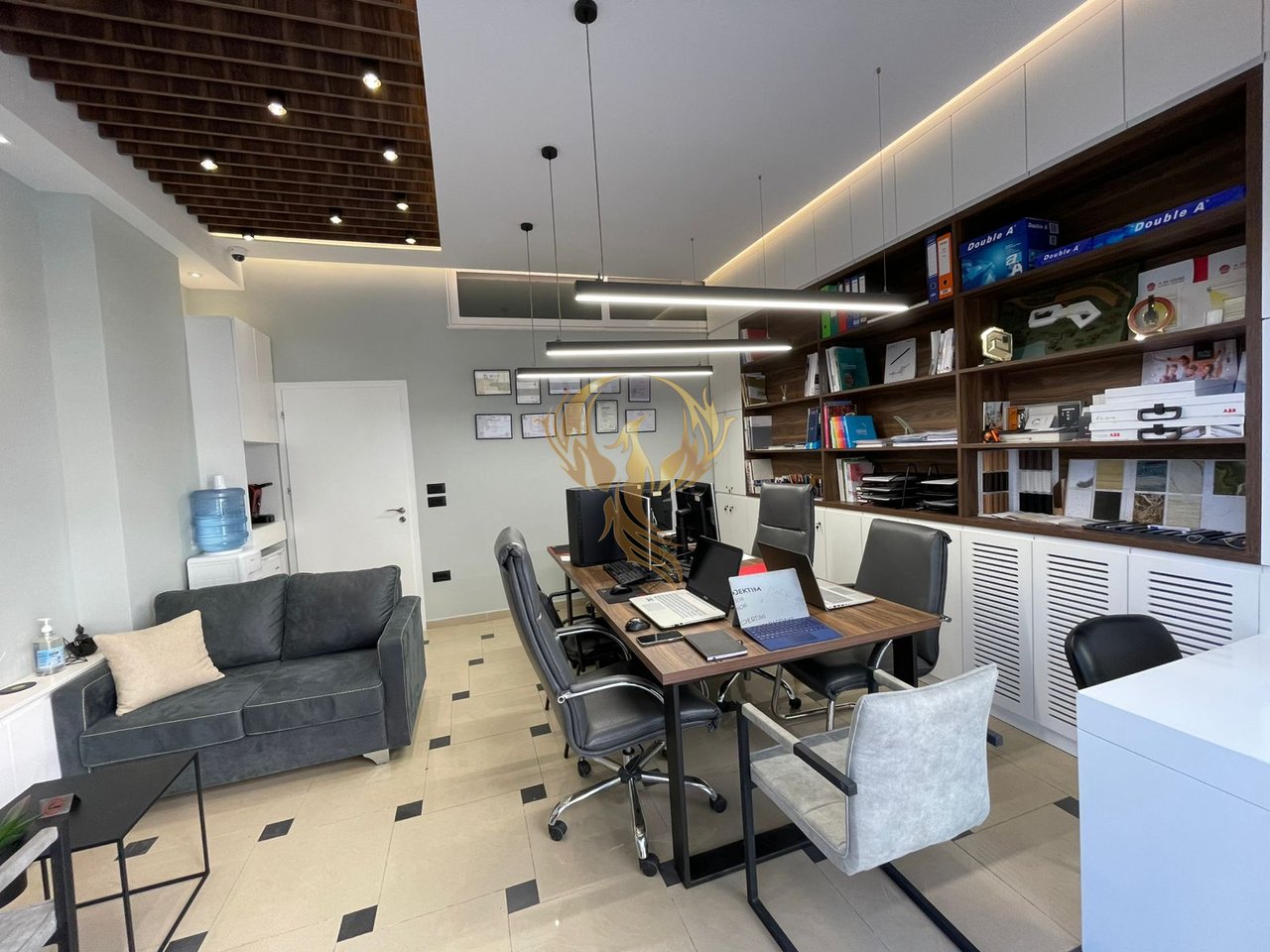 Jepet me qera Ambjent Biznesi tek  rruga Rrapo Hekali