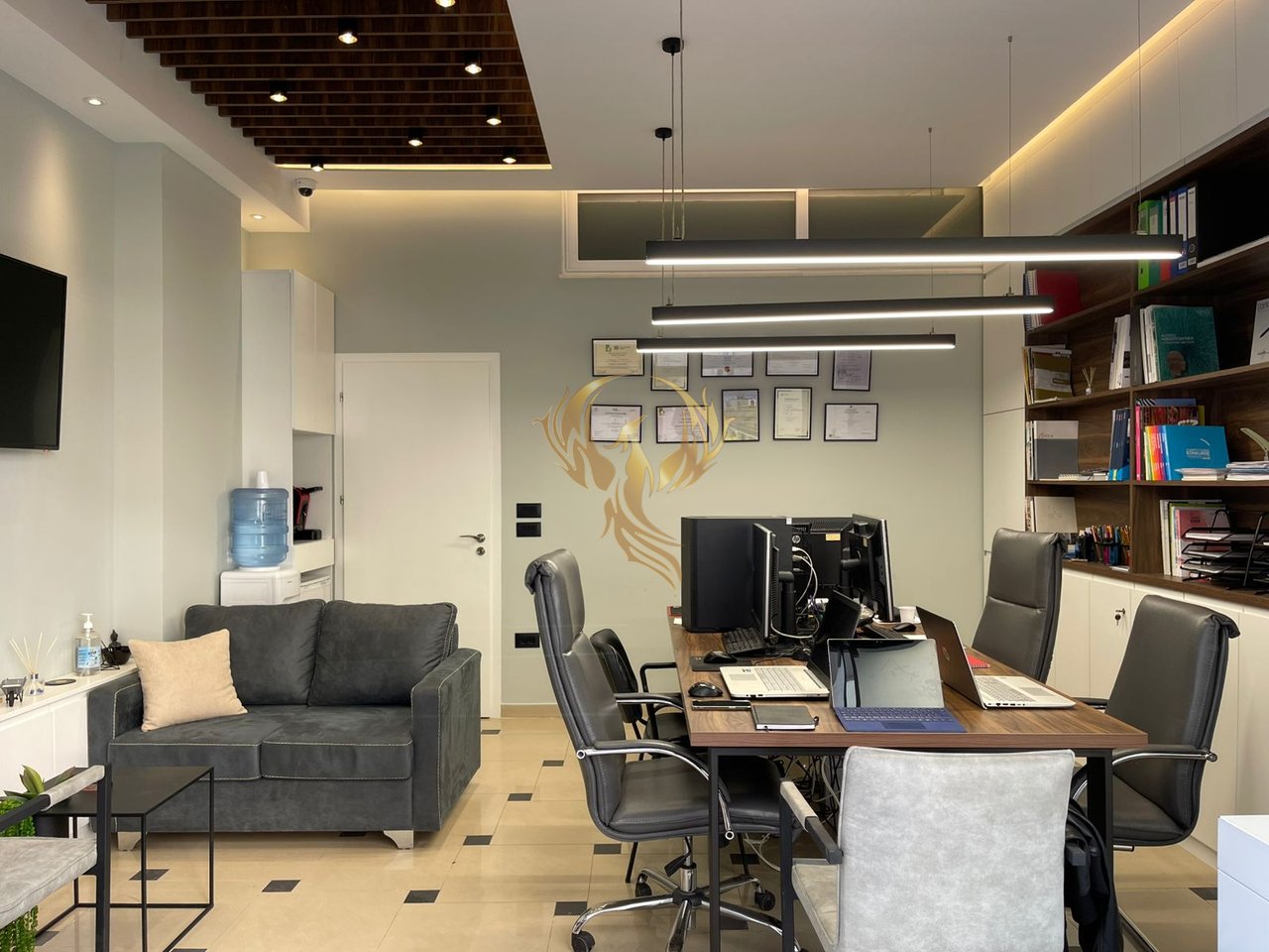 Jepet me qera Ambjent Biznesi tek  rruga Rrapo Hekali