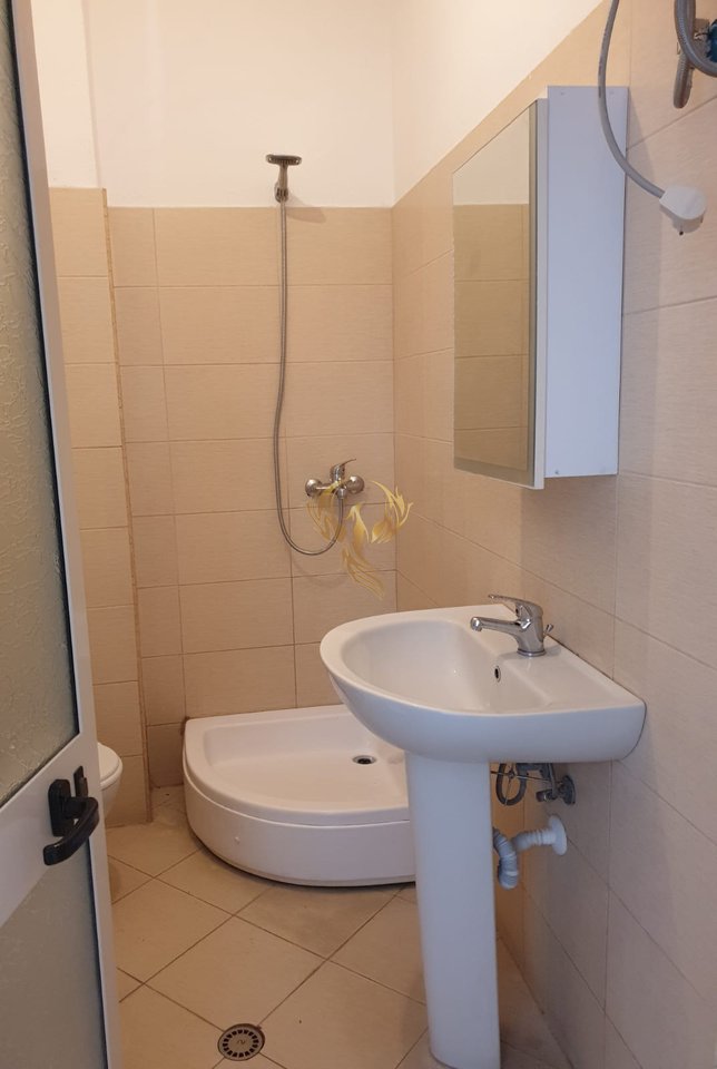 Jepet me qera Apartament 1+1 ne Yzberisht